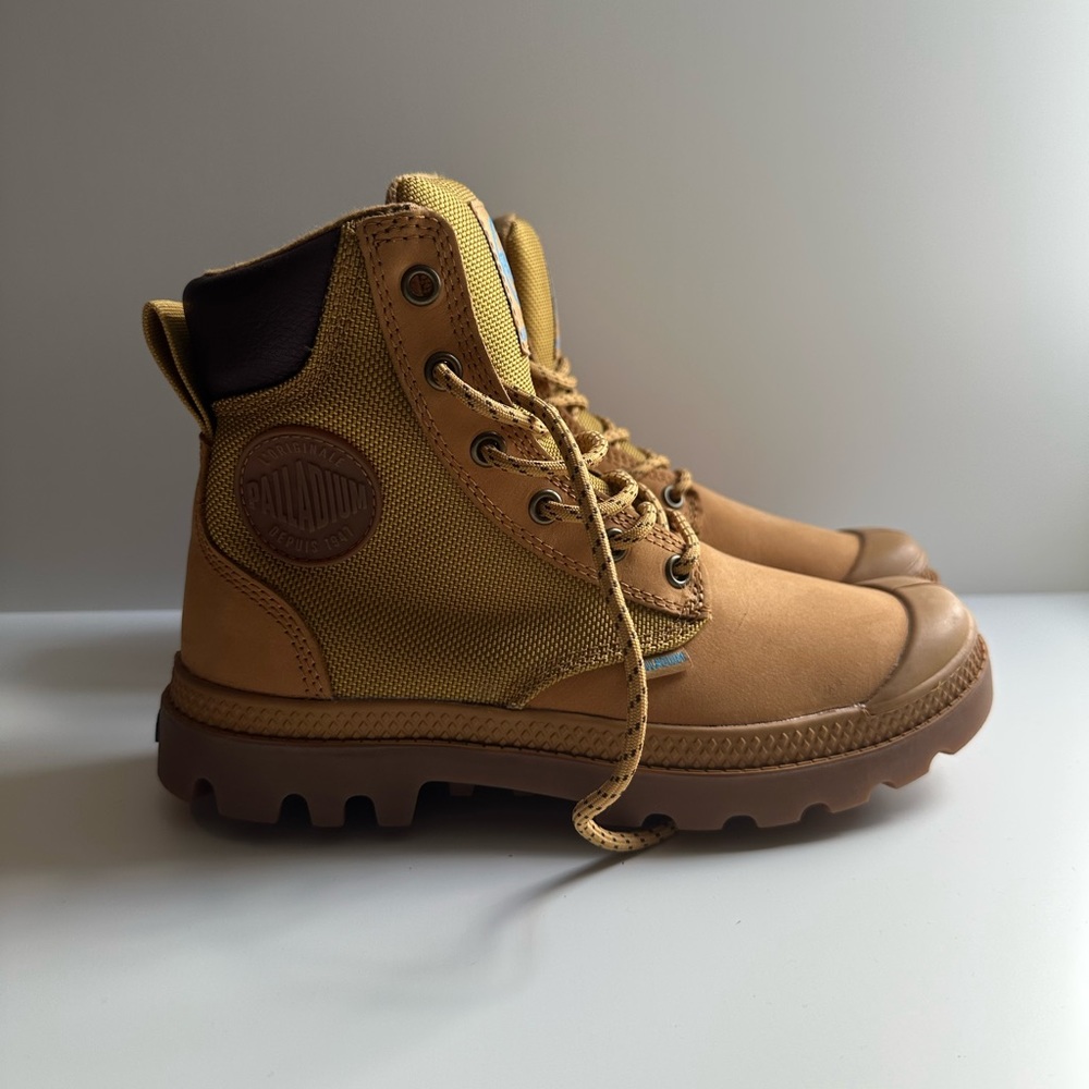 Boys Palladium Boots Size 4 NEW